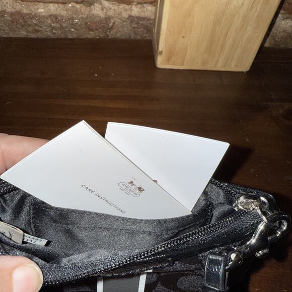 COACH NWT Corner Zip Wristlet Black Leather Signature C Logo Stripe 6" - MINT! - Picture 4 of 5